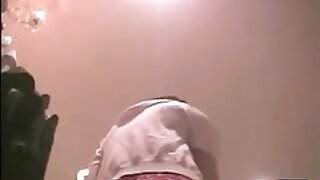 Dekle z odlično rit skoči na tiča