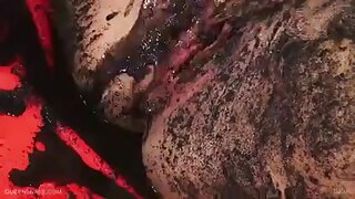 Dekle z velikimi naravnimi joški ročno dela z velikim tičem