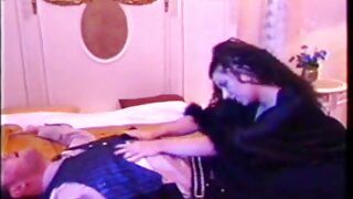 Strastno samozadovoljevanje pred kamero