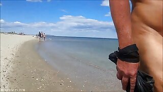 Velike jajce in ogromen tič