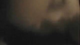 Ljubka najstnica sesa tiča in dobi spermo v usta