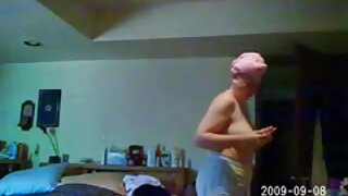 Ljubiteljsko sesanje in požiranje tiča