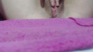 Tip se igra z resno kremasto joško