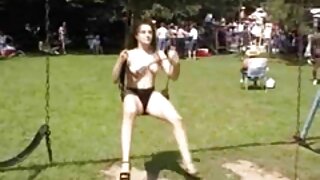 Booticious chick pleše in kaže svoje poteze