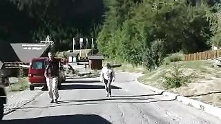 Svojo pohoto ženo pokam na Tajskem