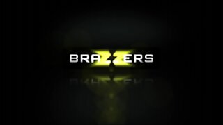 Žena z zavezanimi očmi sesa velik kurac