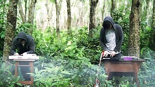 Rdečelaska hottie z velikimi joški se zajebava s seks igračami