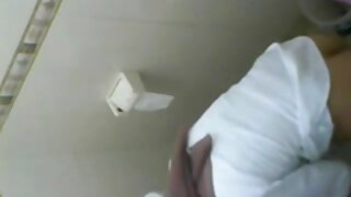 Očarljiva babe skoči na tiča in dobi spermo v usta