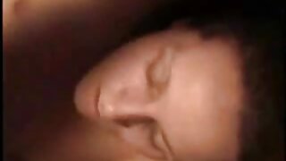 Cutie sesa velik tiča in dobi spermo