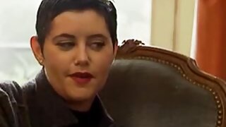 Elegantna amaterska najstnica sesa svojega moškega