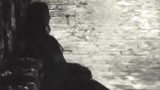 Blondinka s prsti in analnim zabitjem