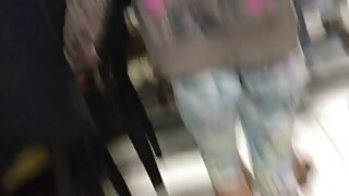 Tako lepa rjavolaska z majhnimi joški naredi awezone thresome s svojimi prijatelji