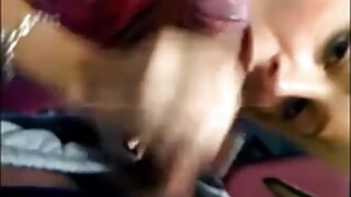 VROČA Blondinka igra svojo tesno muco