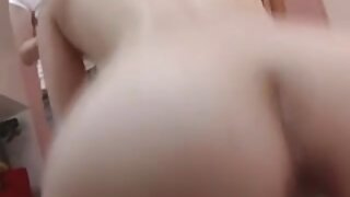 Alicia ima poraščeno vagino