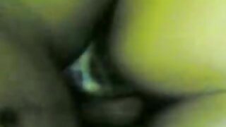 Zelo dolg črn kurac za njeno jebeno luknjo