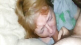 Navihana milfica dela s tipom kot pravi profesionalec