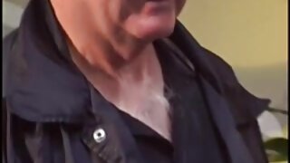 Slim babe sesa velik kurac