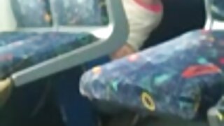 Seks z drobno rjavolasko in spermi na obraz