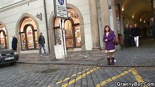 Par igra igrice pod mostom