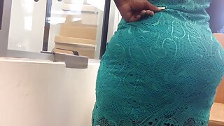 Neverjetna študentka sesa ogromen dong in se zajebe