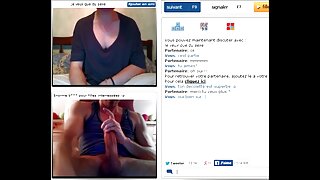 Dekle z ogromnimi trkači služi tiča