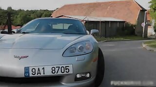 Ljubka z zavezanimi očmi faha