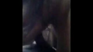 Analni seks v kopalnici z oljem