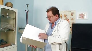 Vroča blondinka je ujela moj trdi tič