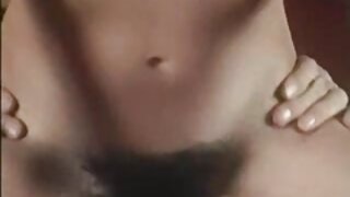 Blondinka prevarantska žena in temnopolti tip