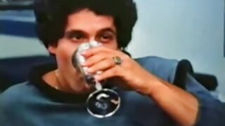 Vroče dekle ob oknu