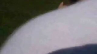 Nerdy babe zajebal dva fanta naenkrat