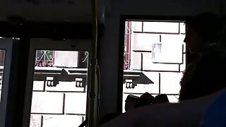 Ljubka rjavolaska najstnica se poigrava s svojim tesnim cookom