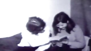 Blondinka se med jebom zadavi z brisačo