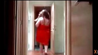 Najstniška muca igra na kamero