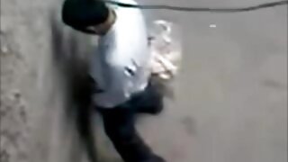 Simpatična punca se skoraj zaduši z vročo spermo