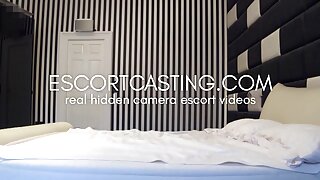 Simpatična blondinka faha in seksa