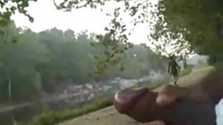 Visoka babe vozi tega tiča kot profesionalec