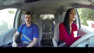 Azijski par v ljubezenskem hotelu