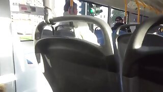 Prsata blondinka jaha