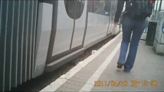 Tetovirana rdečelaska najstnica jaha svojega bradatoga fanta