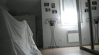 Ljubka blondinka Emo babe se dotika sama