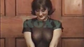 Vroča MILF z velikimi joški in seksom