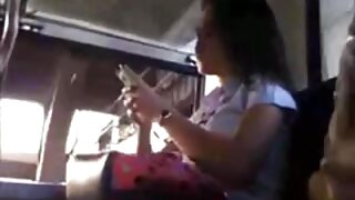 Blondinka je razširila noge in se zajebala