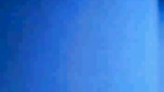 Blondinka postane vse divje sesati njegovo wang