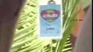 Pihanje mlade psičke v pozi 69