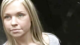 Lepo dekle z igračami