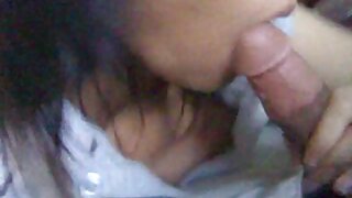 Poželene škarjaste sestre se dotikajo drug drugega