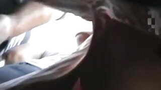 Vroča piščanka utripa s svojim finim roza ugrizom