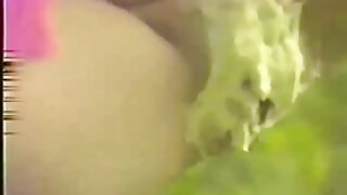 Dekle z naravnimi joški, seksom in spermo