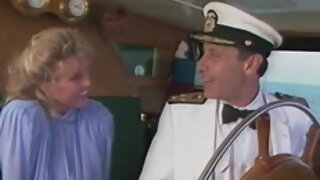 Raven haired teen gets cum v njeno a-hole